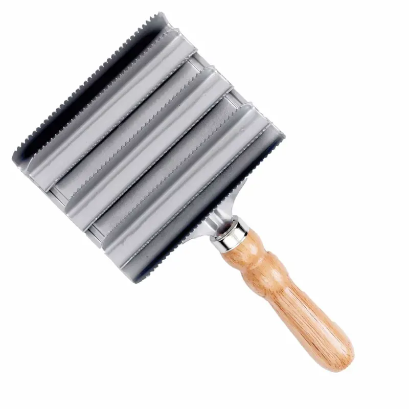 Lincoln Horse Care Accessories Large Metal Curry Comb in Silver