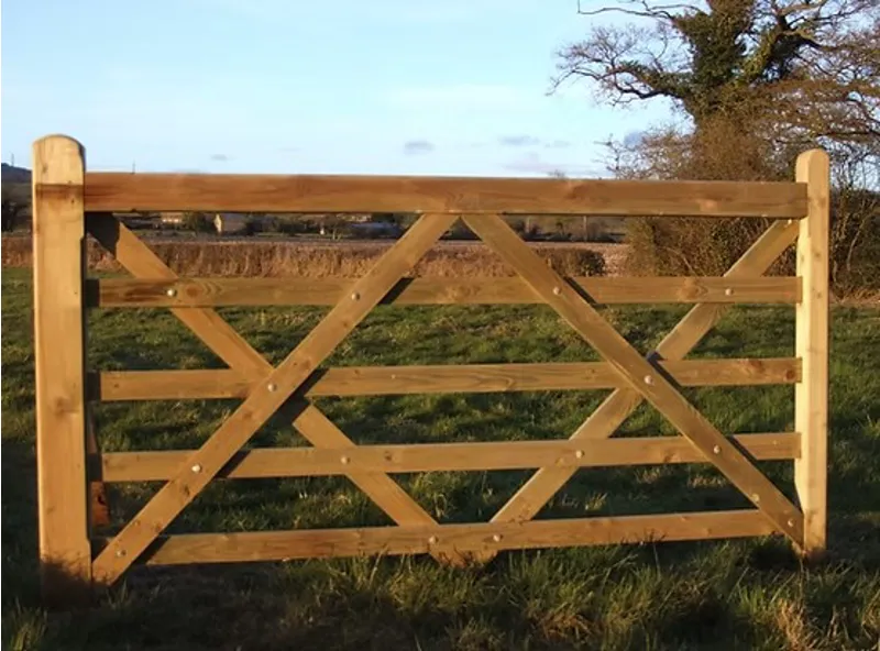 Escott Wooden Gate Right Hang